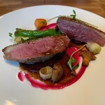 Pleurote - 青森県産銀の鴨のロースト　稲わら炙りビーツのヴィネグレットと赤ワインソース
