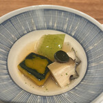 曙橋 かず - おまかせコース７７００円。鮑 冬瓜 南瓜 炊き合わせ。鮑の肝が贅沢に！！　大好物です