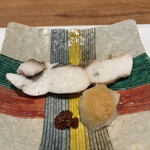 曙橋 かず - おまかせコース７７００円。マナガツオ塩焼き。シンプルですが、旨味十分。少し箸をつけた後の写メ、ご容赦くださいm(_ _)m