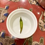 リトルスパイス - お姉さんが店前で育てた唐辛子