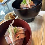 湖香六根 - 近江牛のローストビーフ　下はおにぎり