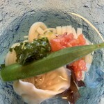 湖香六根 - 冷たいおうどん　ワンタンが良いアクセント