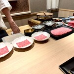 259119868 - 目の前に並べられるお肉にワクワク