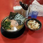 家系ラーメン とらきち家 - 