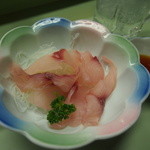 鯉とうなぎのまるます家 - 鯉のあらい￥400