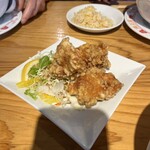 満正苑 - 唐揚げハーフ、衣の固さがガリガリくん。