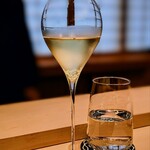 蒼菓 - 金萱という品種の軽醗酵軽焙煎で仕立てたお茶に炭酸ガスを入れてシャンパーニュのように楽しませてくださいました