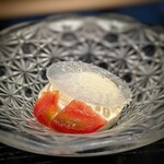 蒼菓 - 玉蜀黍「ホワイトショコラ」のムース。青さんでもいただくけれど、やはり違ってちゃんとデセール。フルーツトマトのエキスは透明なシートになって、飴細工のパリリも素敵♪