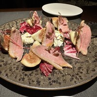 炭焼きステーキとワインobiobi - いちじくがめっちゃ合う〜