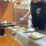 鉄板焼 Root - 上ホルモン炒め　調理中