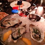 ロウリーズ・ザ・プライムリブ 赤坂店 - ハーフシェルオイスター