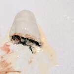 Florilege - お肉のソースがナイフについていたので色移りしてしまいましたが、これが少しヌガーのような食べ心地でほの甘く。素敵なお口直しだったのです。