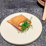 Florilege - コンフィの詰まった春巻き、春巻きのように半ば柔らかいのかと想像していたところ意外とパリパリしていました。大きくないのであっという間に食べてしまい、おかわりしたいくらいだな思ったりでしたね♡