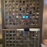 G.LOVE - 入口の取手がバットです！