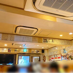 辰家 - 店内にはサインがビッシリΣ(ﾟДﾟ)ｽｹﾞｪ!!
