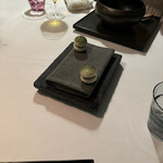 Installation Table ENSO L'asymetrie du calme - 牡蠣のマカロン