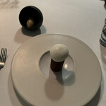 Installation Table ENSO L'asymetrie du calme - さくらんぼとチョコレートソルベ