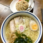 ぐゎらん洞 - 支那そば  半炒飯セット  全景　アッサリしてるので、　ちゅるちゅる　するん♪と、入っていきますよ〜