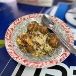 ขนมผักกาด เจ๊เกี้ย นางเลิ้ง  - キャッサバ揚げ団子と野菜炒め