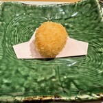 艪 - 濃厚なかにみそが入ったクリームコロッケ
