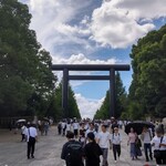 駅そば そば・うどん八起家 - 正午少し過ぎ、大東亜戰爭に関わった全ての英霊を慰霊しに