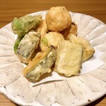 手打ちそば やっ古 - 夏野菜の天ぷらとひろうす