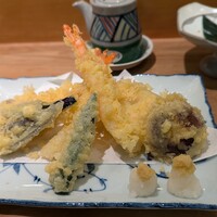 寿司和食しかま - 天婦羅盛り合わせ 1320円(2024年8月)
