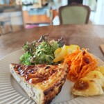 cafe d'ou a ou - 料理写真:自家製ハムと玉ねぎのキッシュ