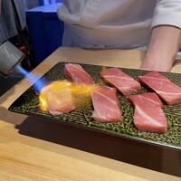 鮨 おにかい×2 - 手巻き①宮城塩釜本マグロ　大トロ炙り、中トロ、漬け