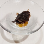 パトゥ - パースニップのムース 蝦夷鹿のコンソメジュレ
      フォアグラと黒トリュフ