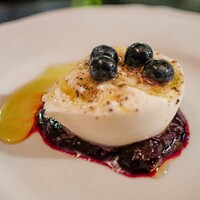 LOVAT - ブッラータチーズと東京産ブルーベリー