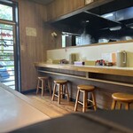 かとうらーめん - カウンターのみ