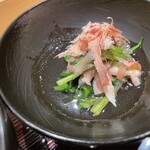 銀座 稲葉 - 煮浸し　空芯菜、塩麹漬け地鶏、鰹節