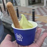 ミニストップ - 料理写真:シャインマスカットソフト@\356円