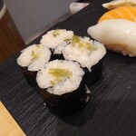 東京立ち寿司 - 巻物1本は葉わさび
