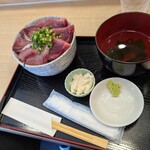 ○屋 - 兄ぃが注文した、カツオとハマチ丼のご飯300g(税込1,100円…)