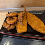 ○屋 - 兄ぃは、イカフライとタラ・イカの唐揚げをチョイス…