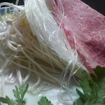 しゃぶみよし - 肉の下にはくずきりやえのきが