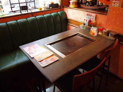 座席 : 鉄板バル・お好み焼き・もんじゃ 粉と水 （こなとみず【旧店名