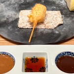 創作串揚げつだ - 串の向きに注目！おすすめのソースに向けられている