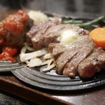 牛庵 - 黒毛和牛ハンバーグとサービスステーキコンボ