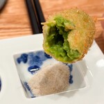 創作串揚げつだ 虎ノ門ヒルズステーションタワー店 - えんどう豆のコロッケ