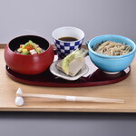 手打ち信州蕎麦と旬彩会席 陽乃彩 - 料理長みずから毎日手打ちでご用意。八ヶ岳産そば粉を使用した、外二の信州蕎麦は、このために宿泊に訪れるファンも多い。
