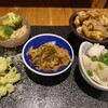 食堂でべこ。