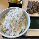 仙台牛たん けやき - 麦飯
