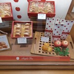 りんごの木 - 商品棚
