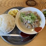 煮込みや 左斜め上24° - 