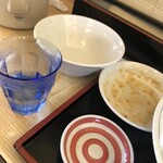 ぶんちゃんラーメン - 水も飲み飲み、汗だくです