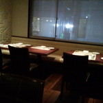 口開けの店内は、客がまだいない。