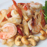 Patkunthakrai (shrimp and cashew nuts stir-fried with lemongrass)